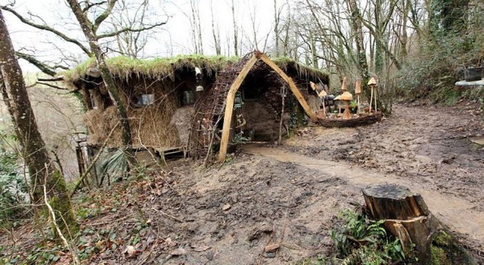 UK couple evicted from eco-friendly home in the woods - Great Britain, England, House, Environmentally friendly materials, Lodging, House in the woods, Not mine, From the network, Longpost