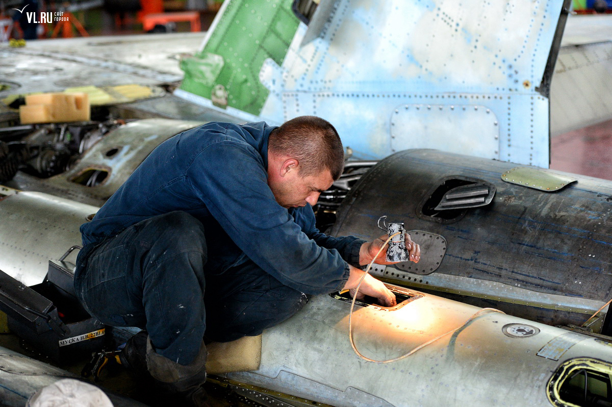 Aircraft repair at an aircraft repair plant - Army, Aviation, Longpost, The photo, Repair of equipment, , Weapon