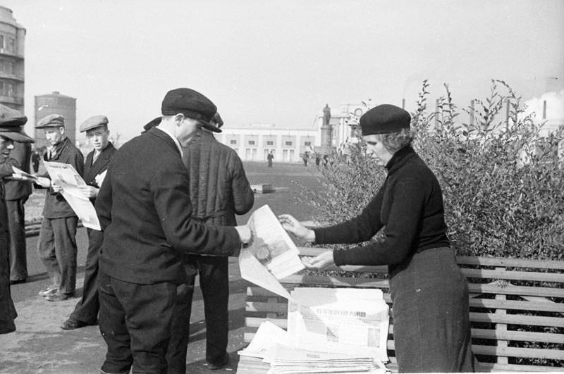 Клуб История Магнитогорска. ЦЕНТРАЛЬНАЯ ПРОХОДНАЯ 1937 год. - Магнитогорск, История Магнитогорска, Магнитка, Металлург, Сталин, Газеты, Гостиница, Старое фото, Длиннопост