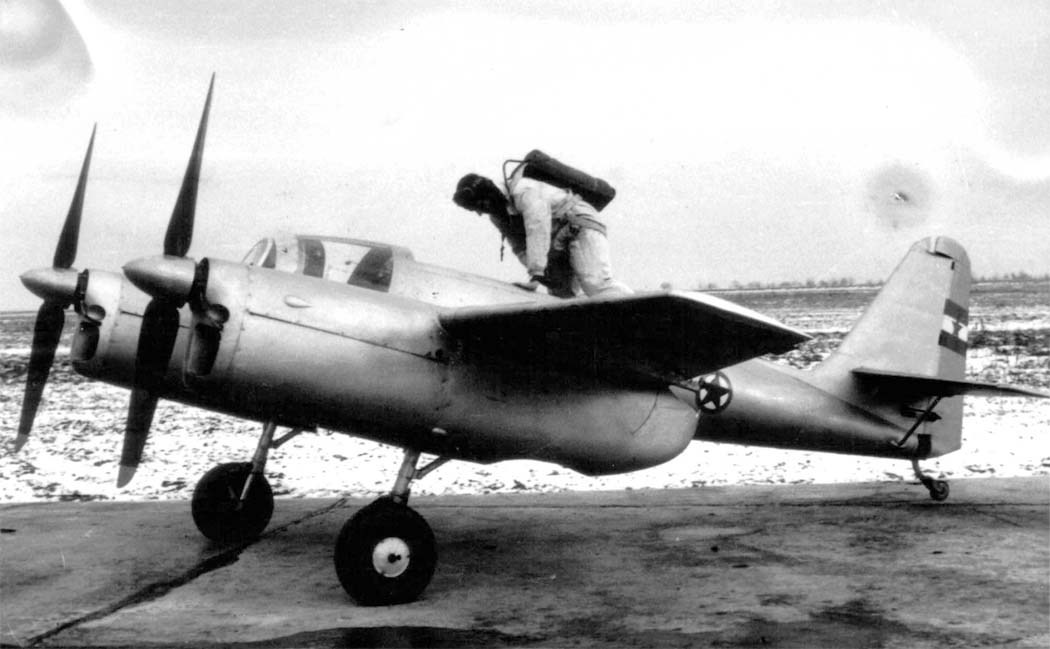 1951 год. Ikarus 451 - пикировщик с лежачим пилотом. - Икарус, Фотография, Ретро, Интересное, Ретротехника, Самолет, Пикировщик, Длиннопост