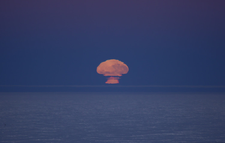 Moonrise at the south pole - moon, South Pole, Astrophoto, Snow