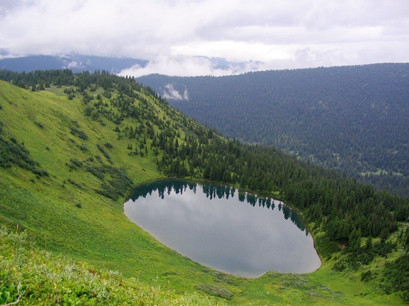 Озеро есть окончание. Манские озера Красноярский край. Round Lake круглое озеро. Круглое озеро Алтай. Озеро круглое Красноярский край.