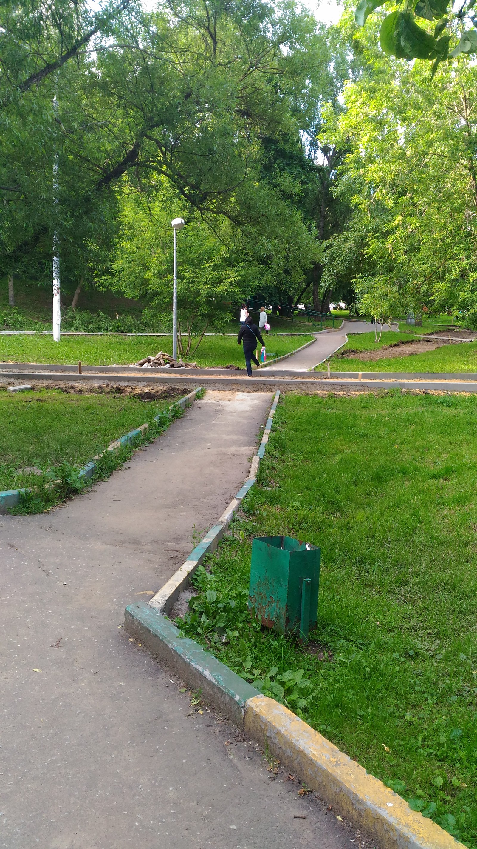 Everyone on the curb or the height of genius ... - My, Moscow, Border, , Ingenious, , Longpost