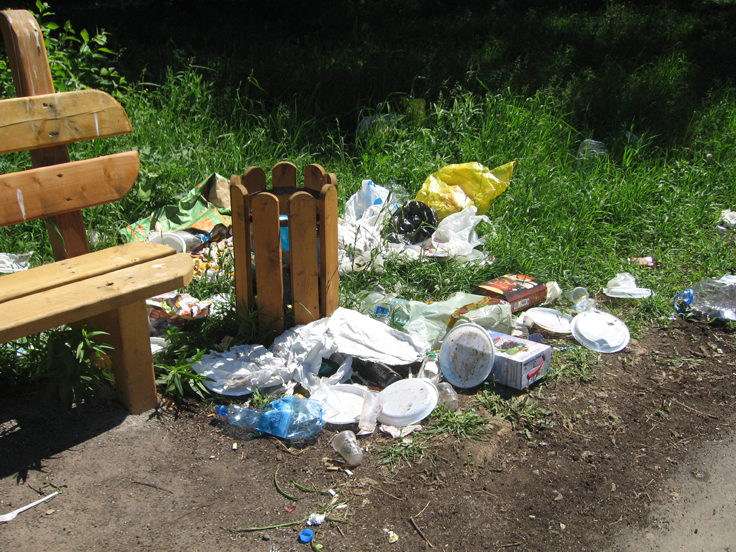 Garbage VS Shop. Antina Anta. - Garbage bins, Bench, , Longpost