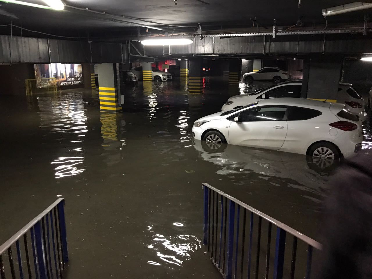 Thunderstorm in Moscow flooded the underground parking - My, Thunderstorm, Moscow, Auto, Flooding