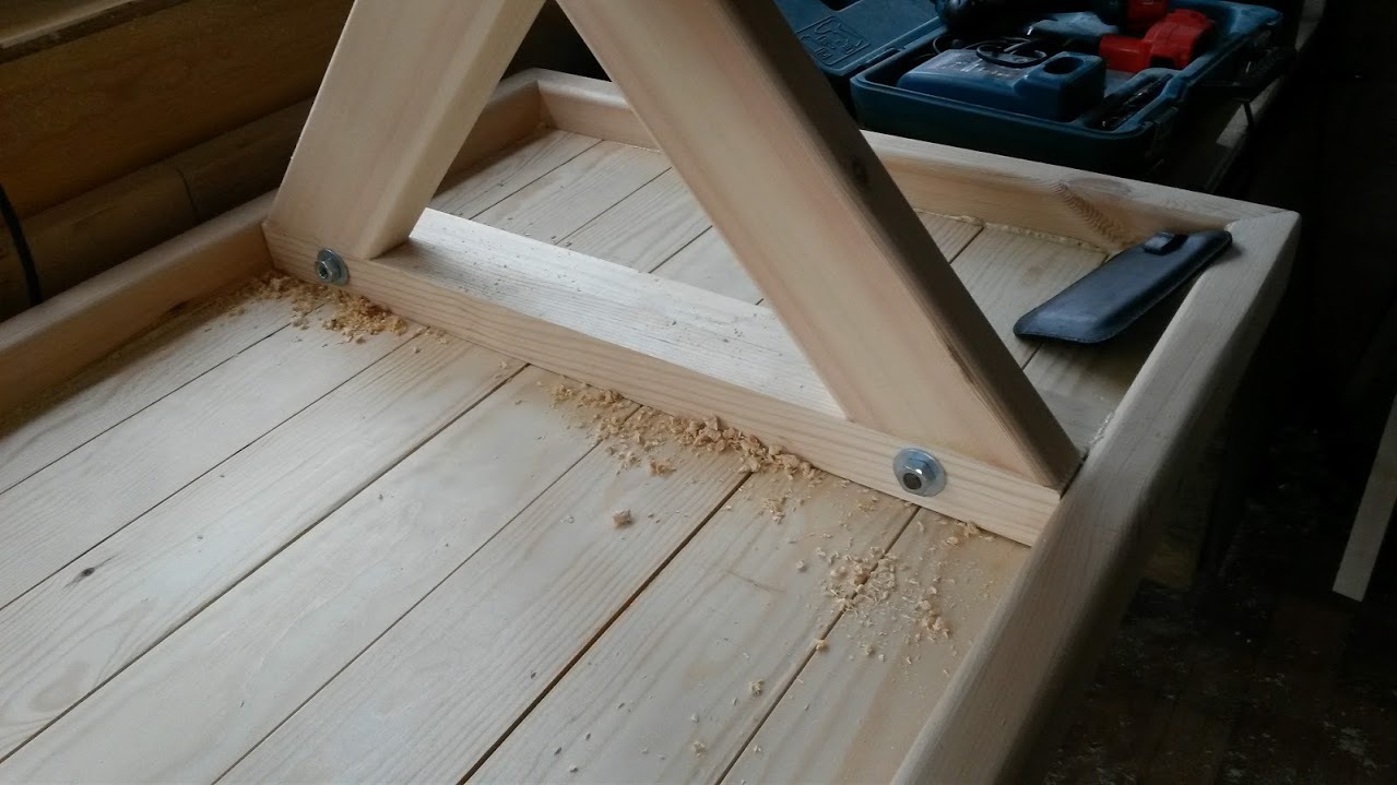 Делаем деревянный стол своими руками