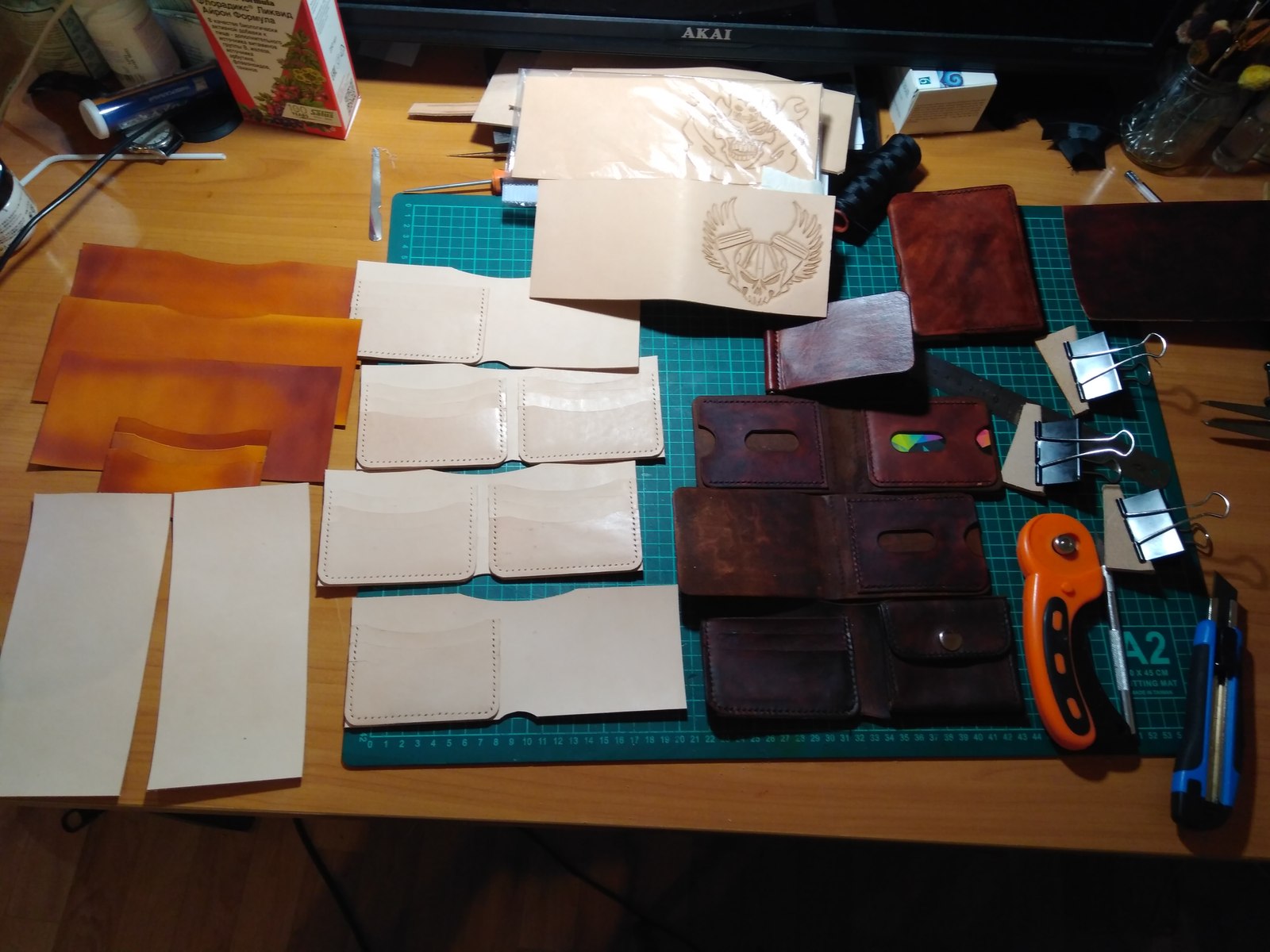 Pair of leather wallets - My, Leather, Wallet, Needlework with process, Friday, Longpost