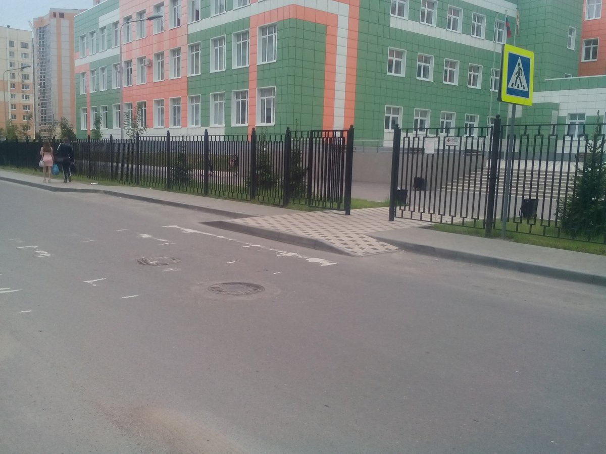 A new school was built in Voronezh, but something went wrong - Voronezh, School, Traffic rules, Road safety