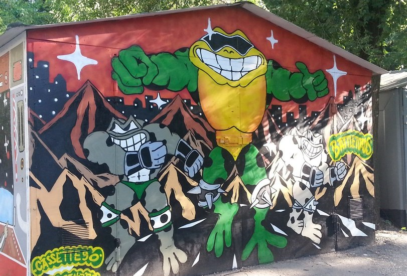 When I decided to take a shortcut home through the yards, and stumbled upon such a garage there - Garage, Graffiti, Космонавты, Battletoads