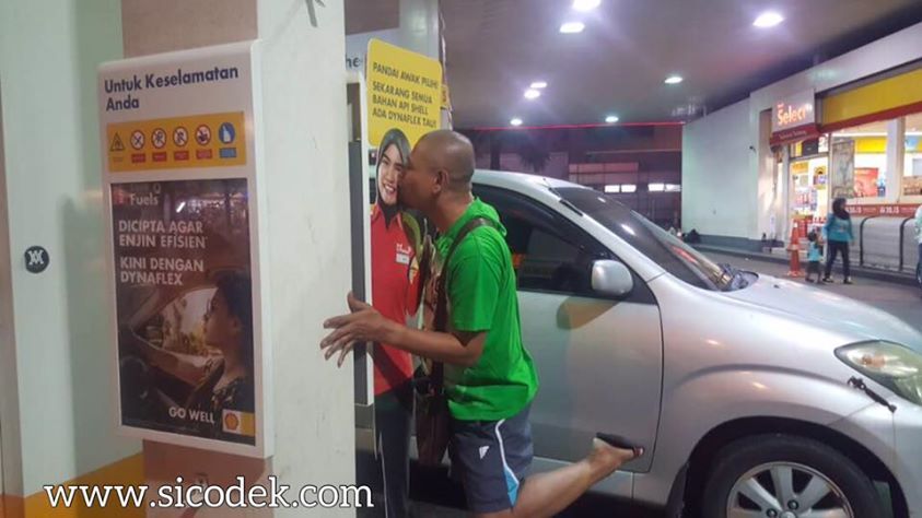 Shell removed cardboard figures of women from gas stations in Malaysia because they were molested by men - Malaysia, Refueling, Harassment, Longpost