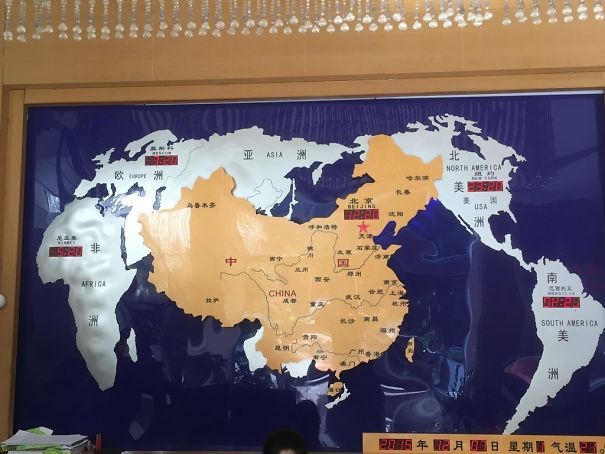 Карта мира в Китайском отеле