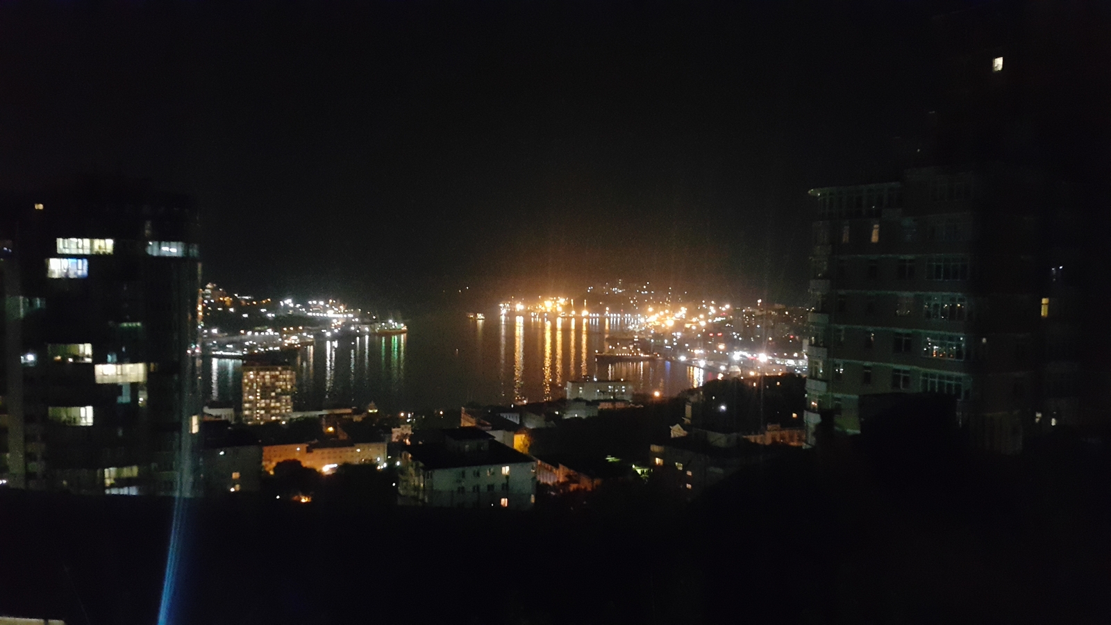 Night walk in Vladivostok. - My, Vladivostok, Photo on sneaker