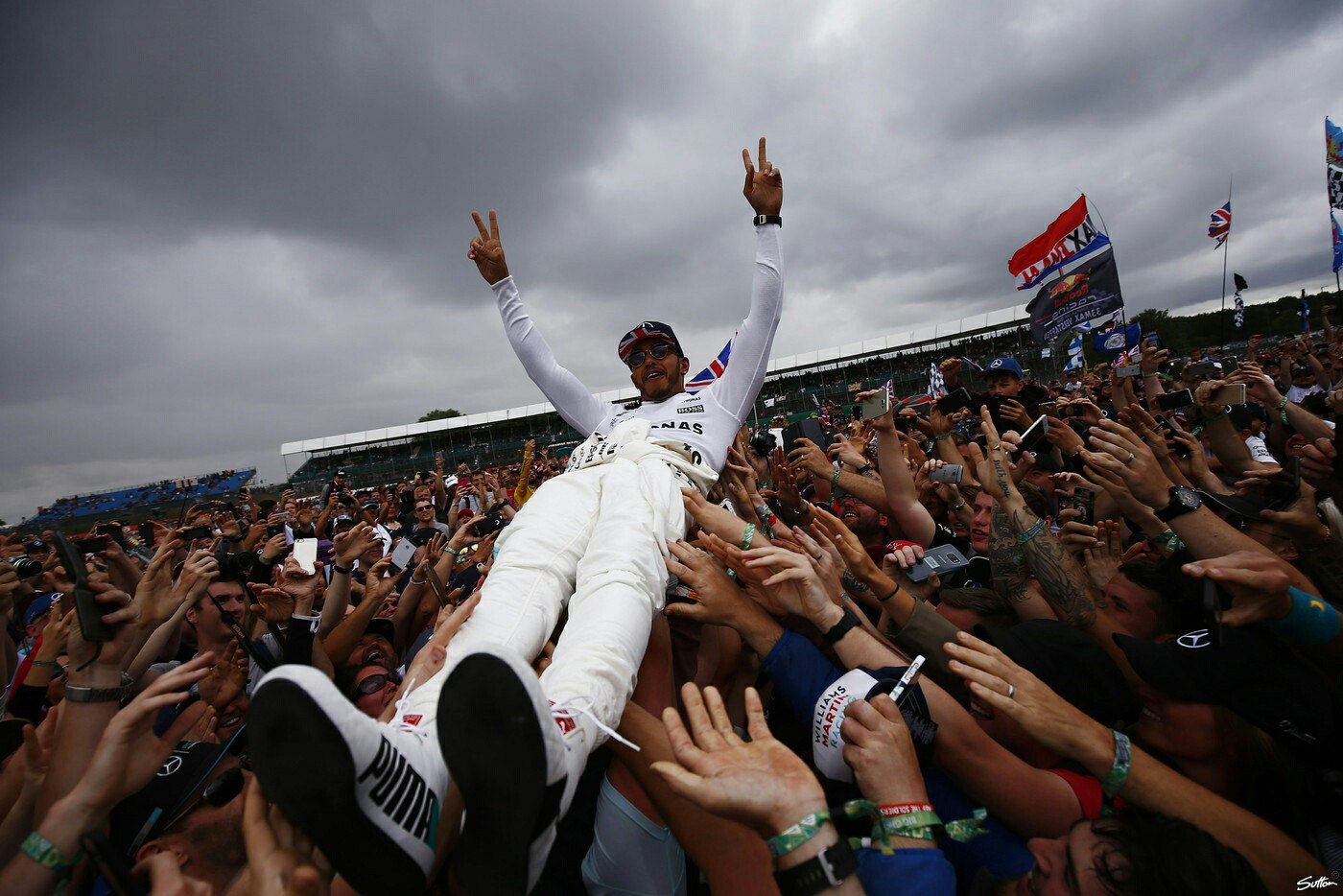 On July 16, the British Grand Prix race took place at Silverstone, as a result of which the Mercedes driver Lewis Hamilton won! - Formula 1, Lewis Hamilton, Victory, Celebration, Mercedes, Longpost