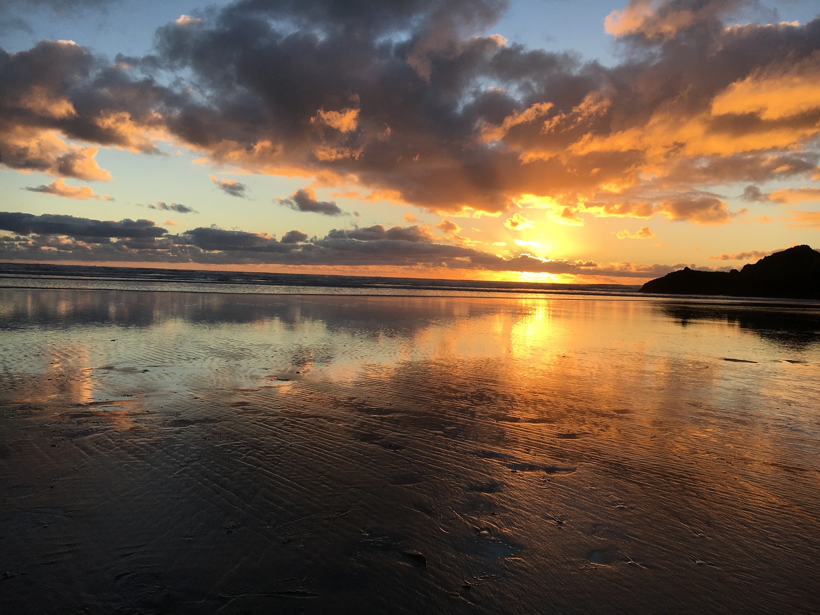 Sunset somewhere on the edge of the world - My, Sunset, Beach, New Zealand, The photo