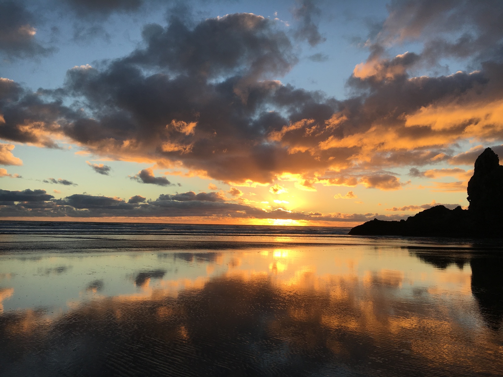 Sunset somewhere on the edge of the world - My, Sunset, Beach, New Zealand, The photo