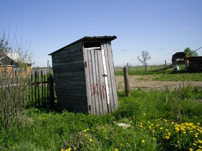 Three men died in the village toilet, taking out a mobile phone - news, Death, Village, Incident