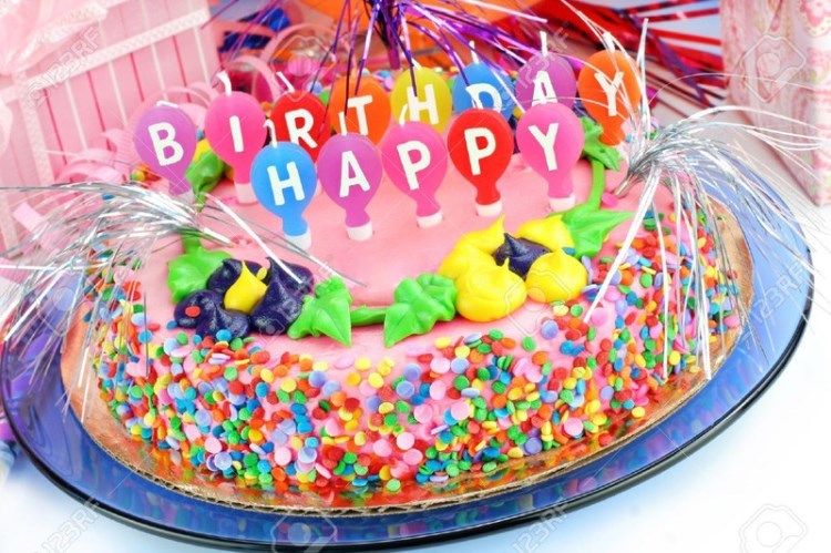 Неожиданное правило покупки тортов в день рождения на работу | Пикабу