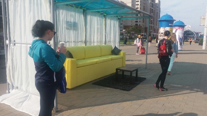A sofa appeared at the Minsk bus stop for those who are waiting for the bus - Campaign, Advertising, Minsk, Stop