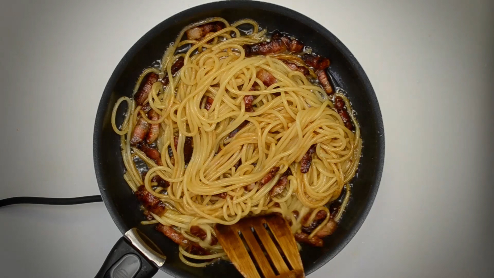 Spaghetti alla carbonara, classic Roman pasta - My, Carbonara, , Food, Cooking, Recipe, Video, Longpost