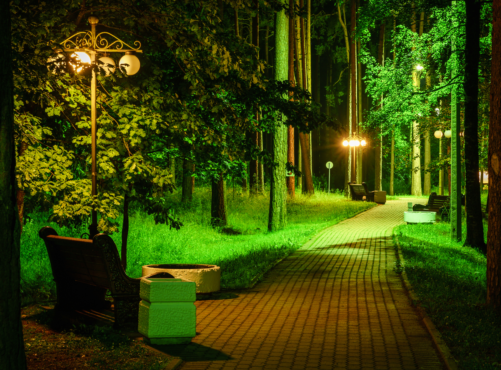 Night Sestroretsk Resort - My, Sestroretsky Resort, Night, Lamp, Benches, Canon 24-70, Longpost