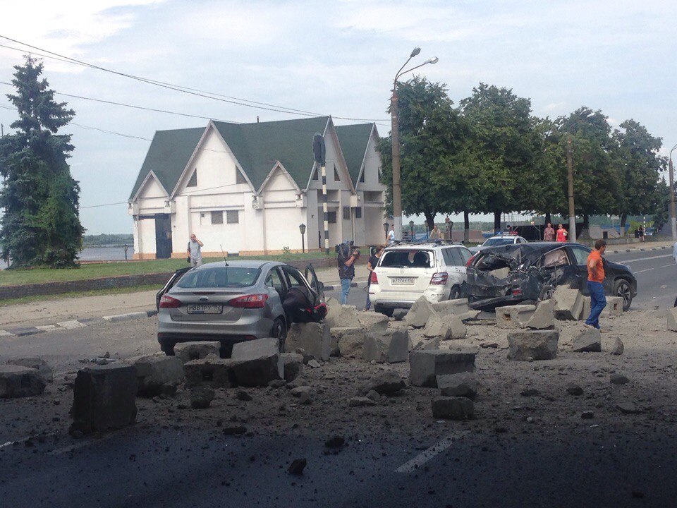 A truck with building blocks brakes failed on the descent. - Road accident, Nizhny Novgorod, Crash, Truck, Longpost