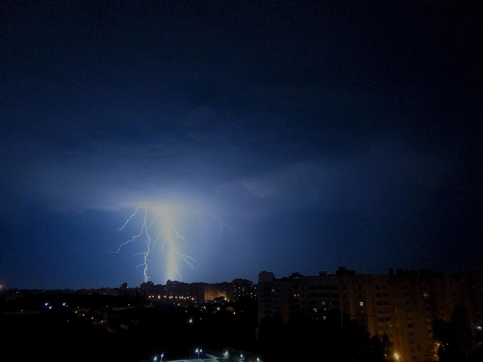 Caught on a soap dish on the balcony - My, Lightning, , Night, My, Belgorod, The photo, Soap dish