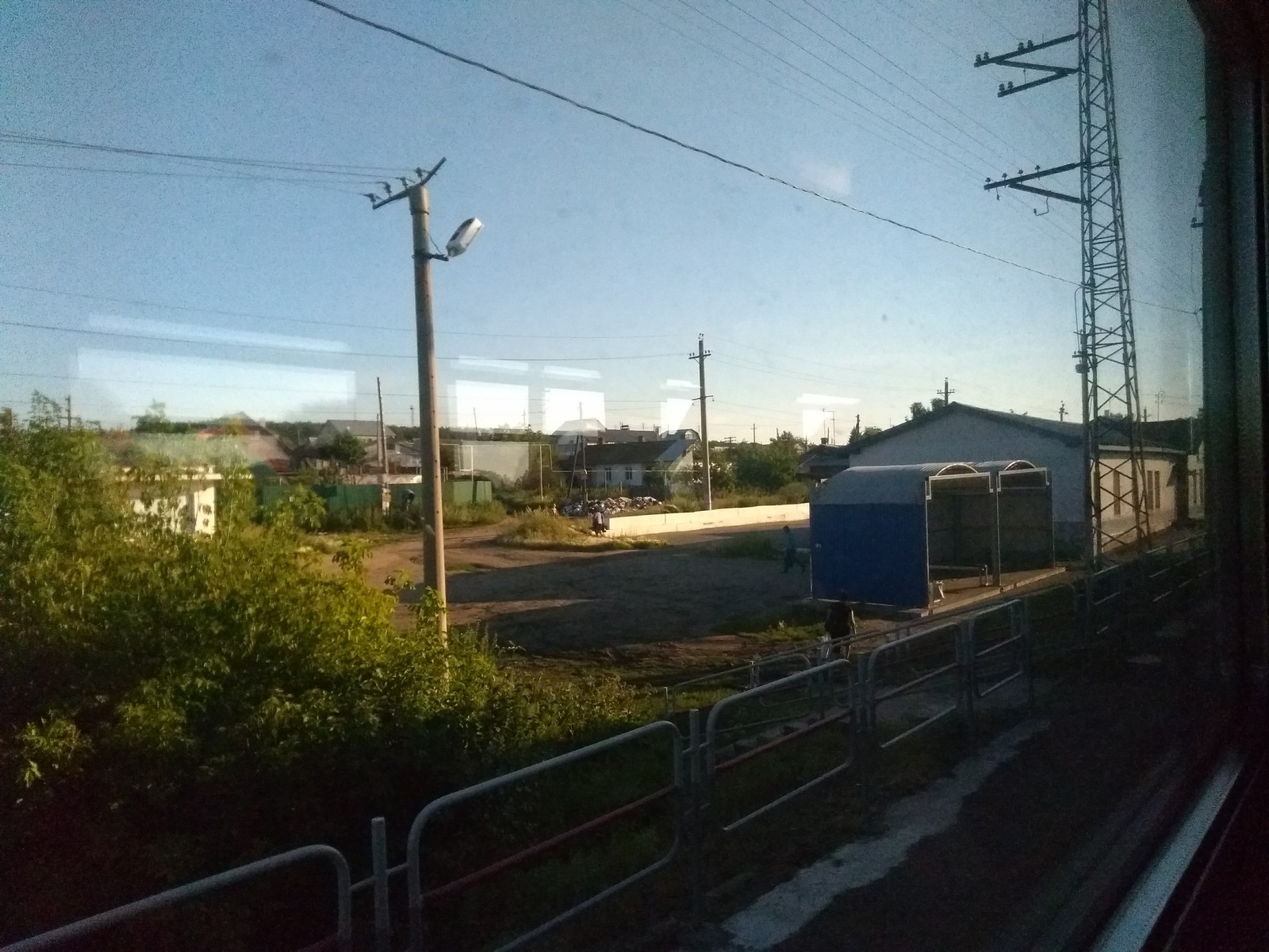 Somewhere at the entrance to Chelyabinsk. I think even pigs live cleaner. Garbage right next to the train station... You're sorry, but it's a shame - Russia, Idiocy, Life is pain, People