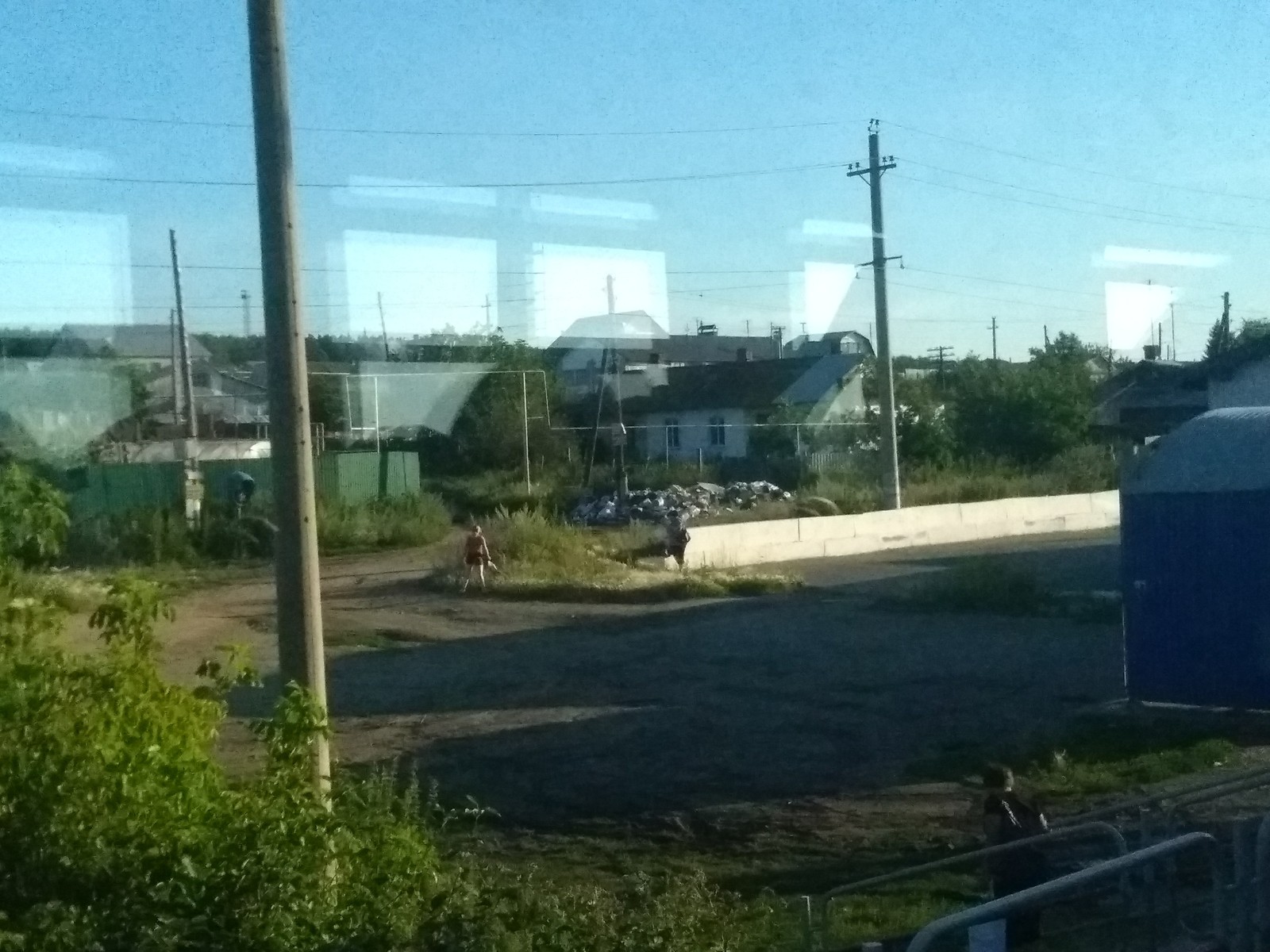 Somewhere at the entrance to Chelyabinsk. I think even pigs live cleaner. Garbage right next to the train station... You're sorry, but it's a shame - Russia, Idiocy, Life is pain, People