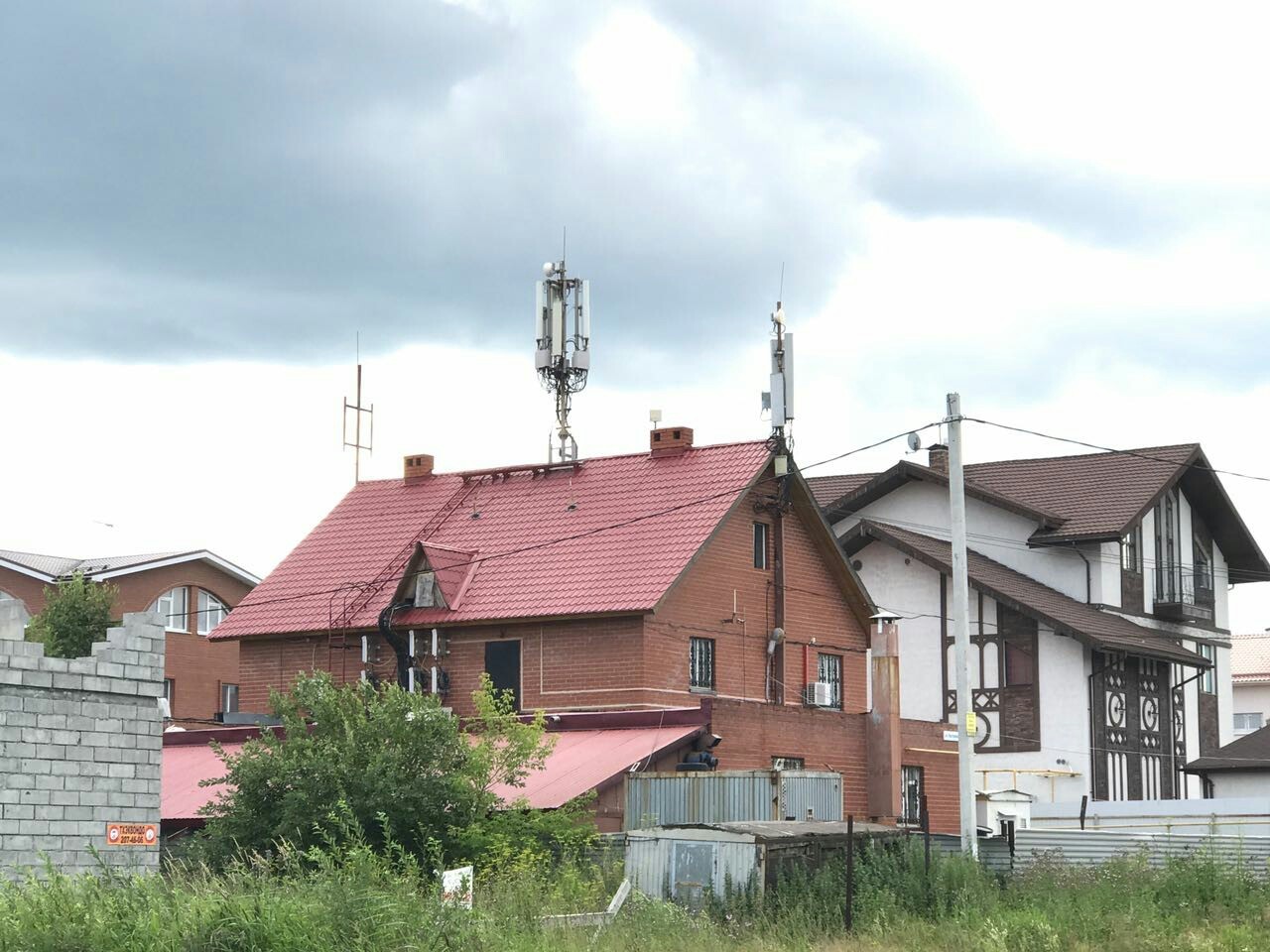 Who, who lives in a teremochka? - cellular, Cell tower, House, Roof