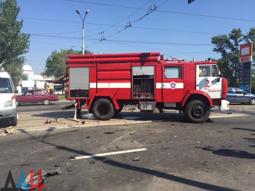 Два человека погибли, еще двое пострадали в результате крупного ДТП в центре Донецка - ДТП, Жертва, ДНР, Донецк, Авария, Видео, Длиннопост