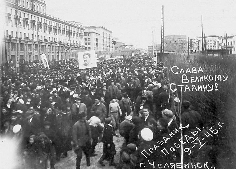 Мемориальный одиночный комплекс с крестом Панфиловская Лампадка из лезниковского гранита Александровск-Сахалинский