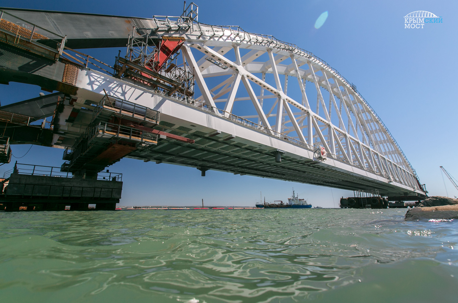 In the meantime: the preparation of the railway arch of the Crimean bridge for loading onto the floating system has begun - Bridge, Crimean bridge, Kerch, Russia, Building, Longpost