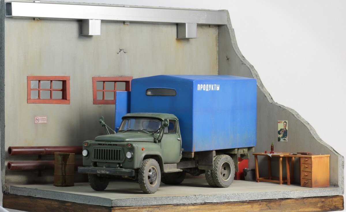 Diorama Garage Gas-52 Friday) scale 1/43 - My, Modeling, Stand modeling, Gaz-52, Scale model, Diorama, Models, Garage, Longpost