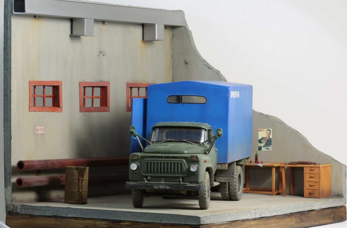 Diorama Garage Gas-52 Friday) scale 1/43 - My, Modeling, Stand modeling, Gaz-52, Scale model, Diorama, Models, Garage, Longpost