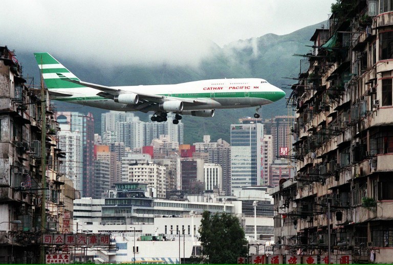 'I don't know how many times we almost touched the rooftops before we landed': the story of Hong Kong's incredible airport - Airplane, Hong Kong, The airport, Video, Longpost