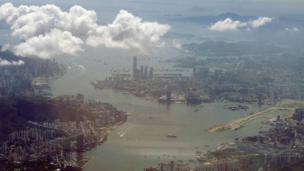 'I don't know how many times we almost touched the rooftops before we landed': the story of Hong Kong's incredible airport - Airplane, Hong Kong, The airport, Video, Longpost