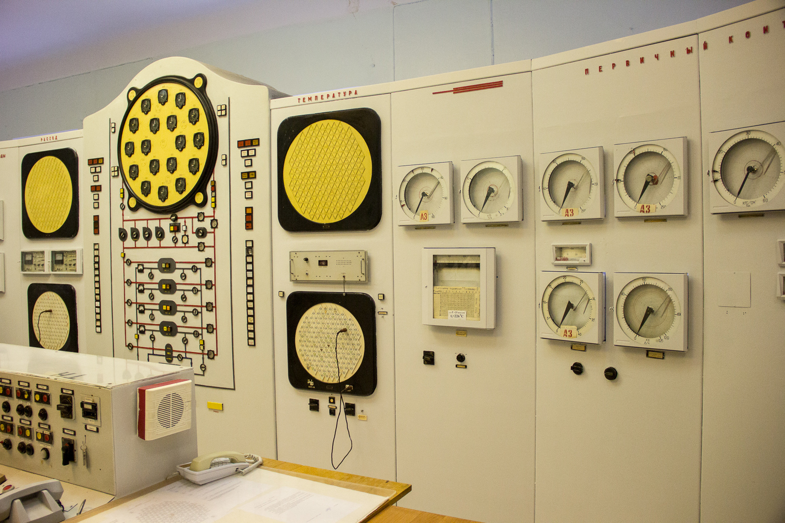 Запуск первого в мире атомной электростанции. Обнинская АЭС. Обнинская АЭС 1954. АЭС В Обнинске 1954. Обнинская АЭС реактор.