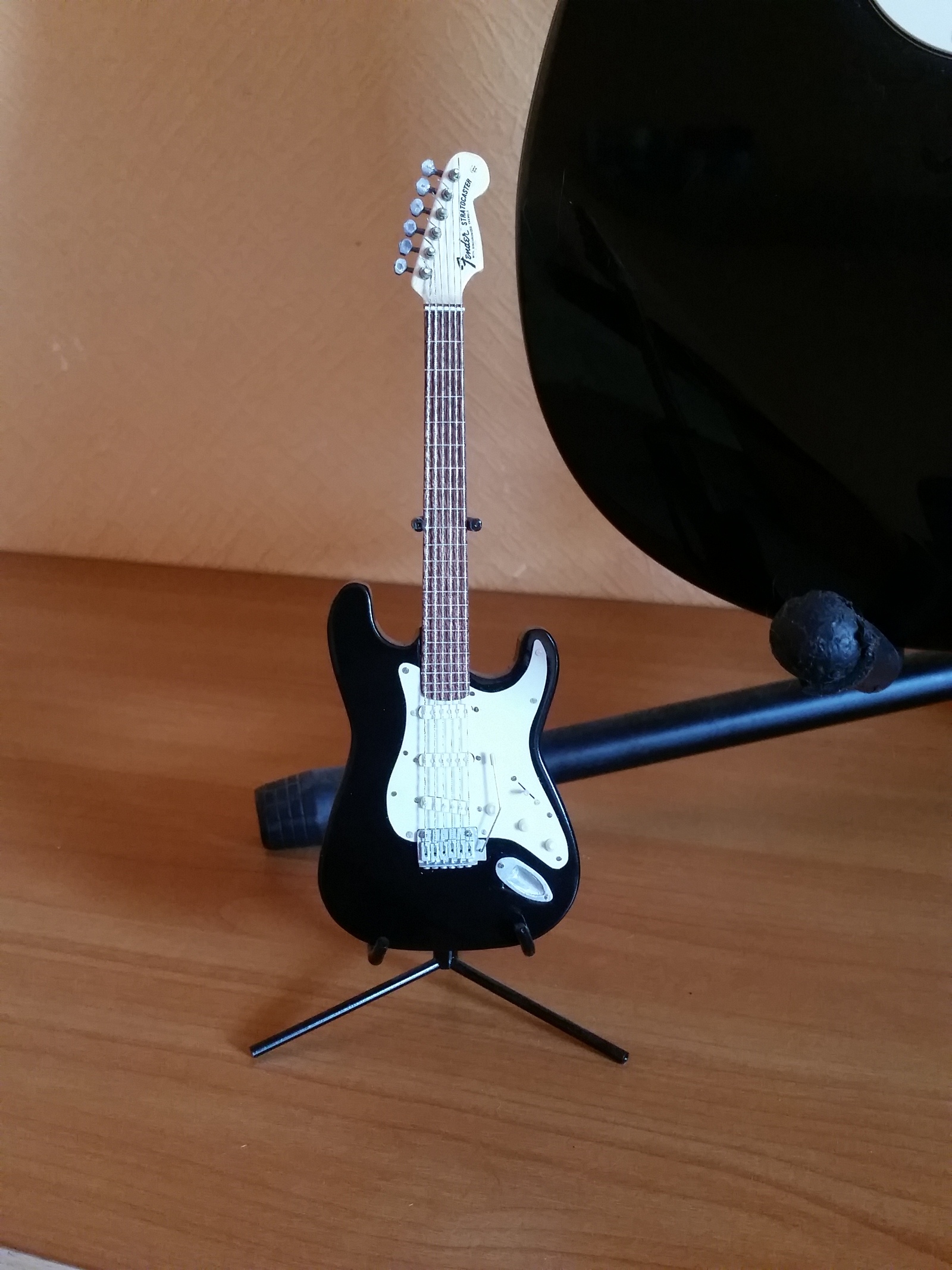 Мини гитара Fender Stratocaster | Пикабу