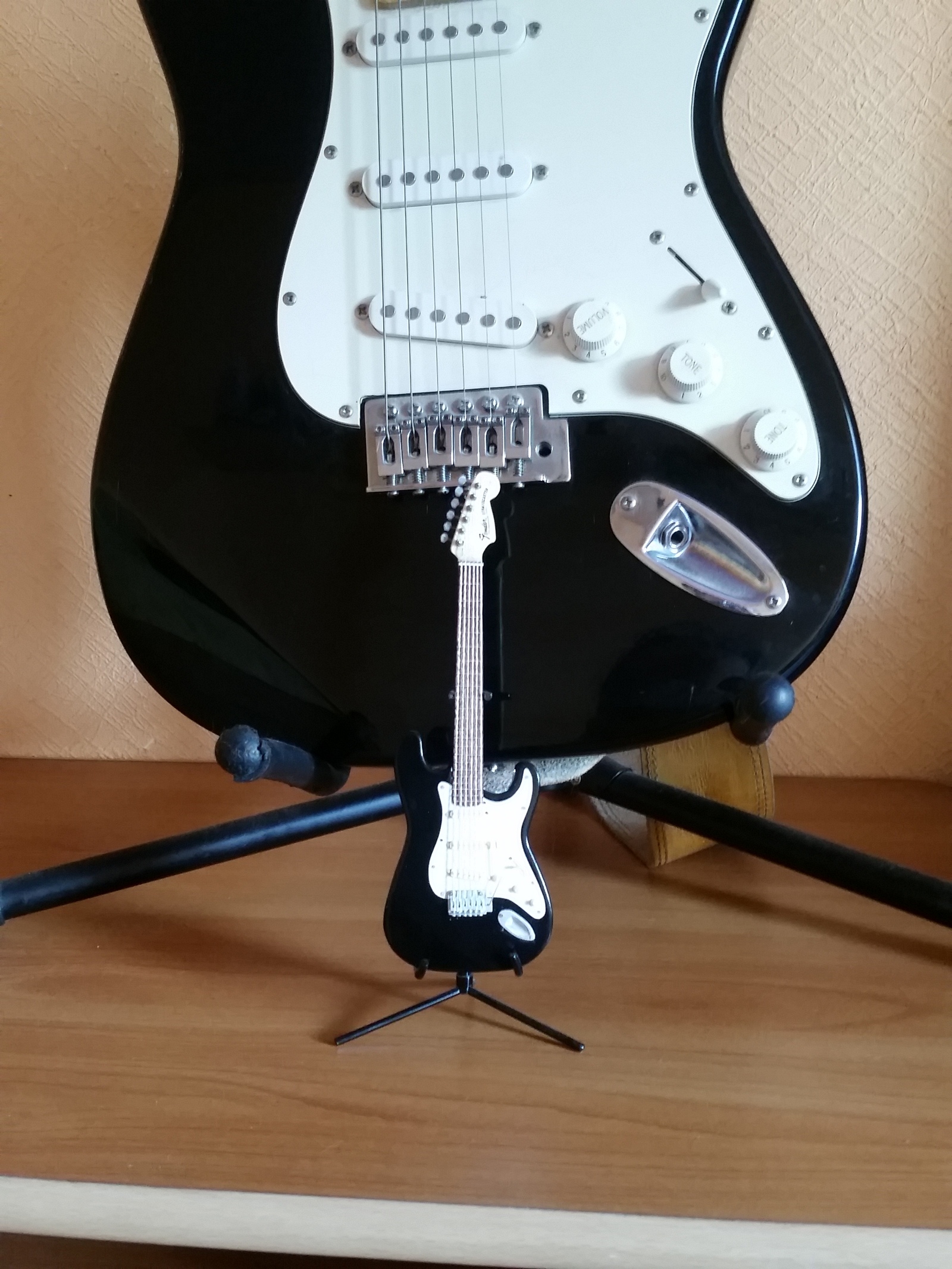 Мини гитара Fender Stratocaster | Пикабу