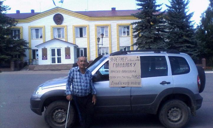 A farmer from Bashkiria went on a picket against the prosecutor - news, Farmer, Picket