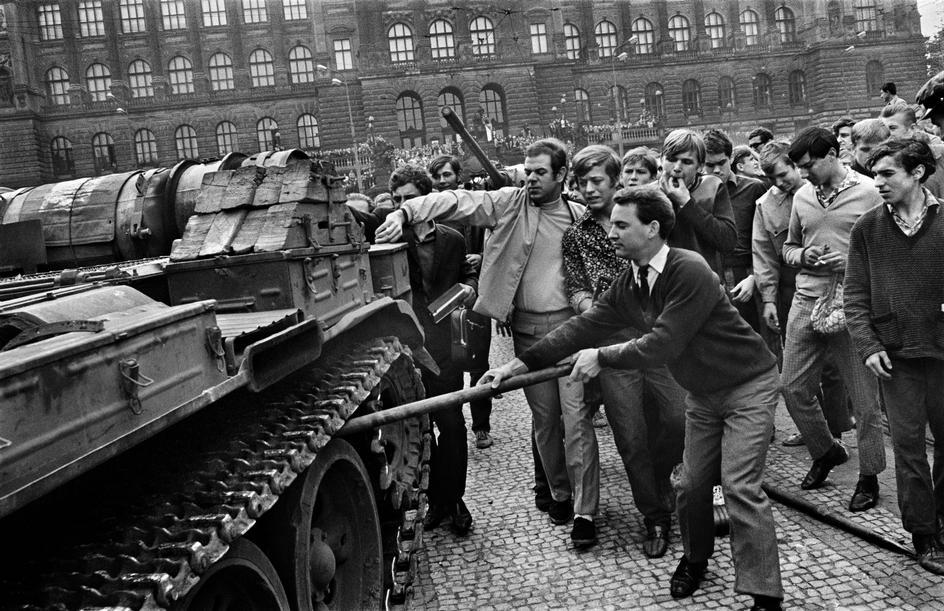 On August 21, 1968, the Soviet troops invaded Czechoslovakia. There are no countries, but the photo remains. - the USSR, Czechoslovakia, Invasion, Story, From the network, Longpost