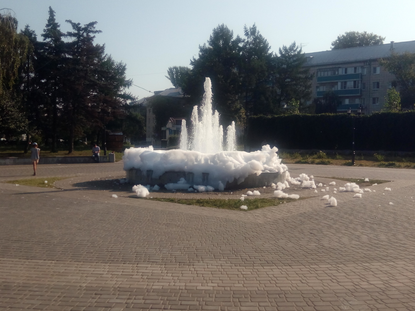 Someone decided to throw a foam party - My, Fountain, Foam, Hooligans