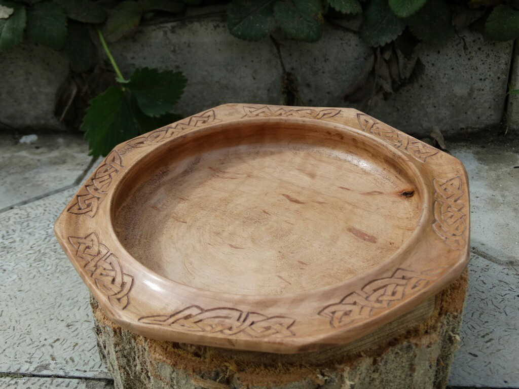 Pear wood bowl with elements of Celtic ornament - My, Wood carving, Handmade, Celtic pattern, Bowl made of wood, Turning machine, Tree, Longpost