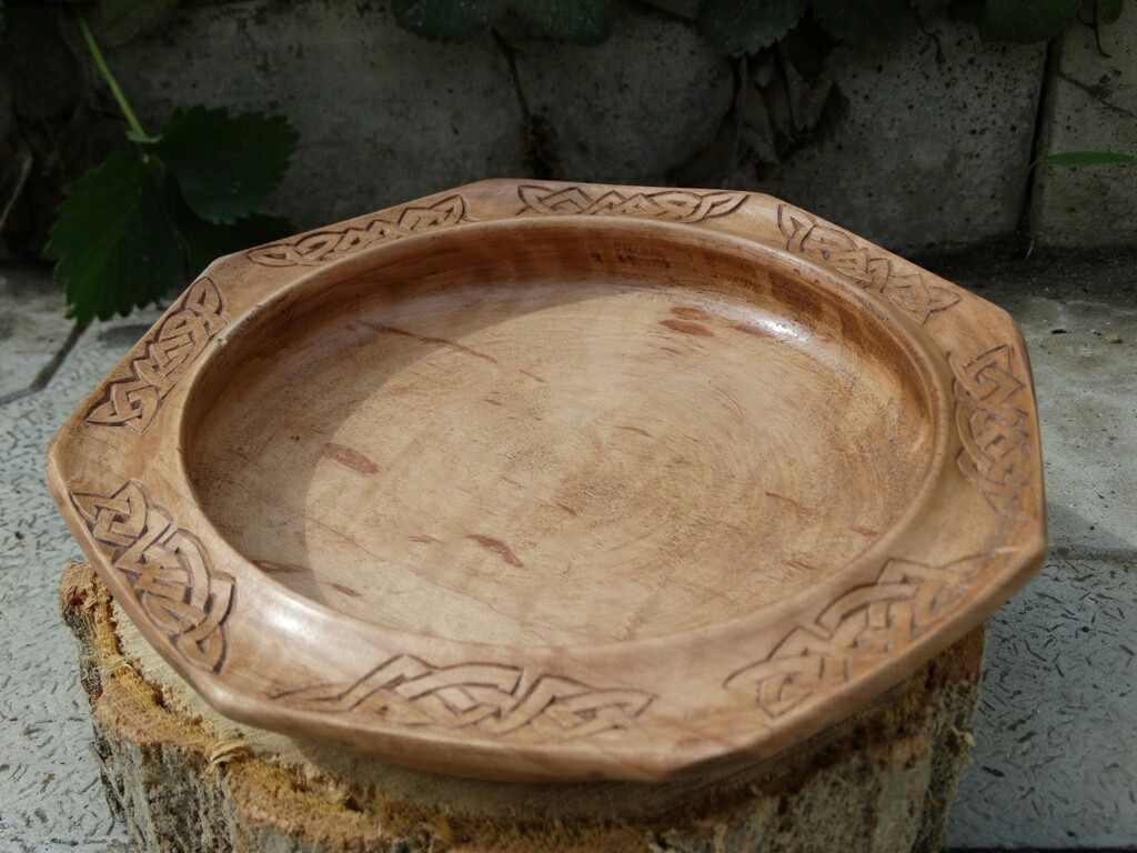 Pear wood bowl with elements of Celtic ornament - My, Wood carving, Handmade, Celtic pattern, Bowl made of wood, Turning machine, Tree, Longpost