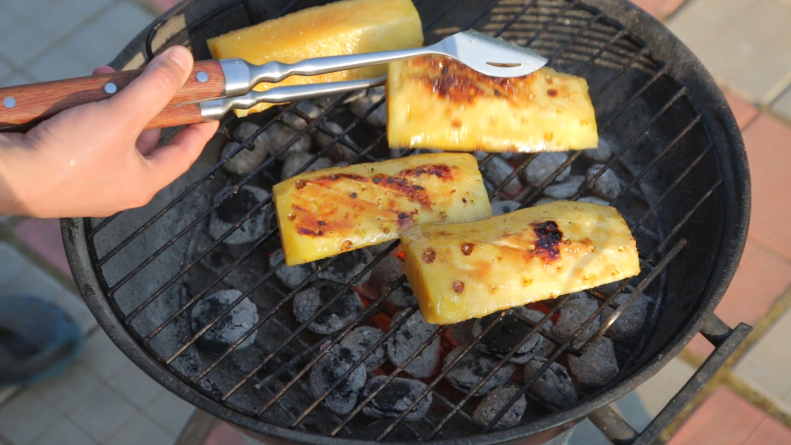 Grilled pineapple dessert - My, Food, Recipe, Dessert, On coals, A pineapple, Video, Longpost