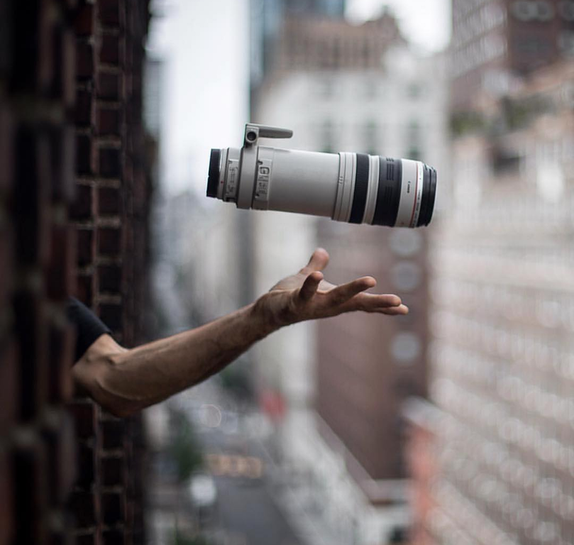 Monthly salary in the air - Reddit, Lens, Air, Hand, Window, The photo