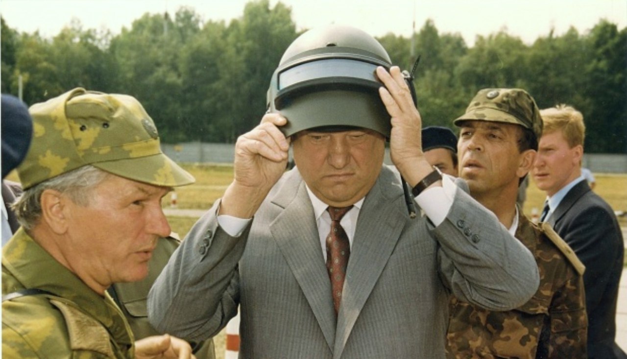 Rare frame - Boris Yeltsin, Alpha, 1992, The photo, Helmet