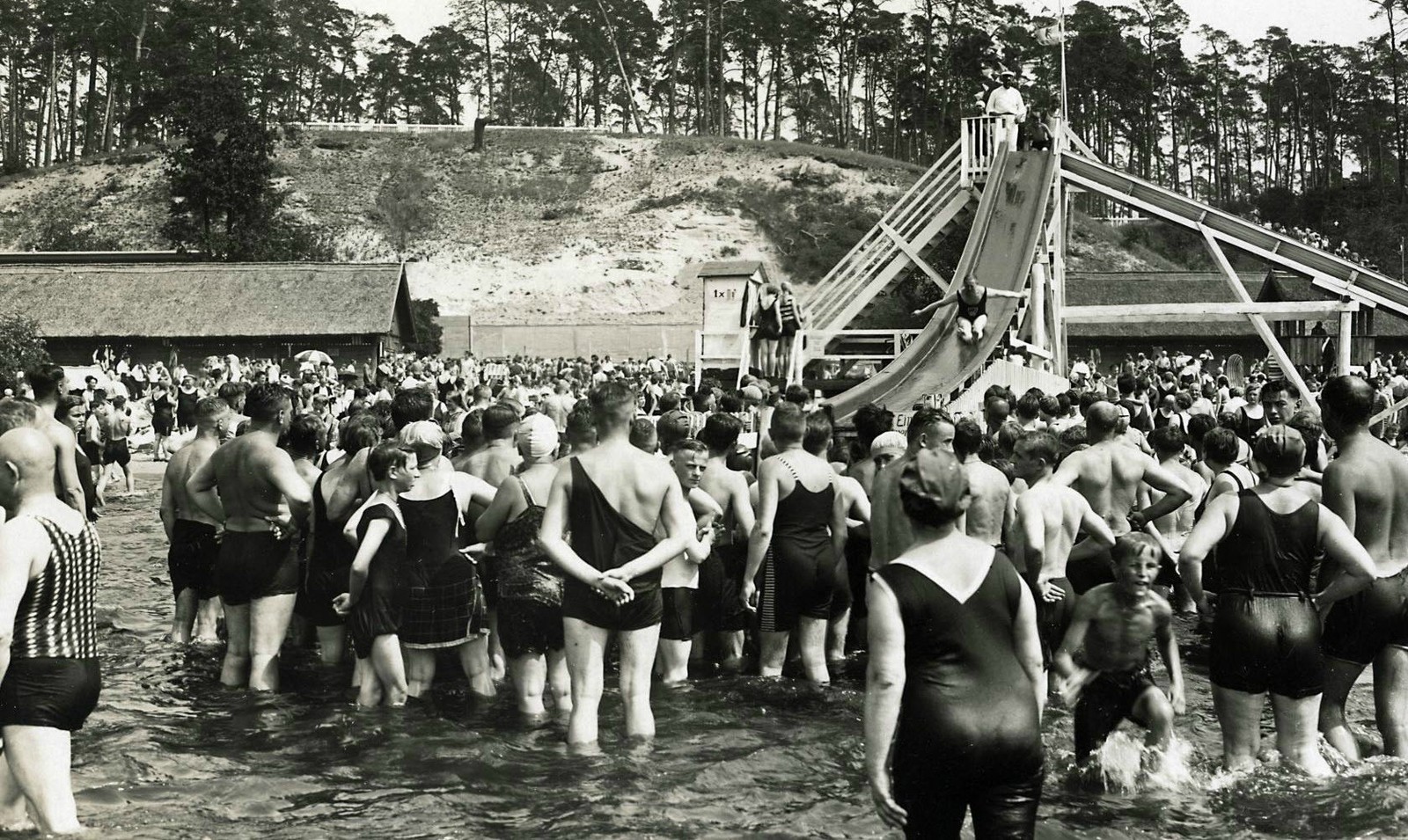 Одна из первых водяных горок. Берлин.Германия. 1925 год - Аквапарк, Горка, Вода