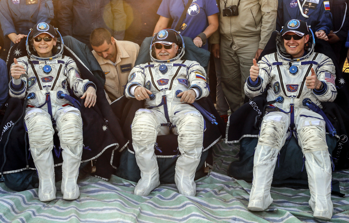 I was looking at photographs of the landing of astronauts and then I noticed ... - Milota, Stripe, Космонавты, Nurses, Longpost