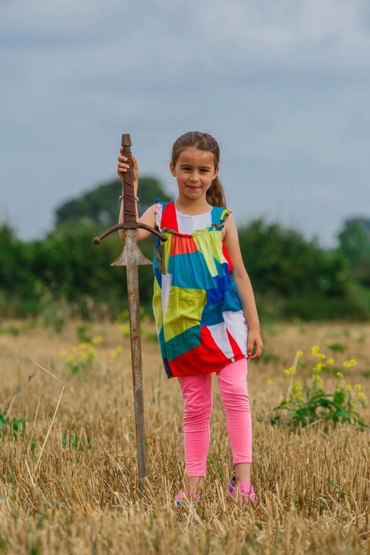 Girl finds sword in Cornwall lake - King Arthur's sword, Find, Excalibur, Longpost